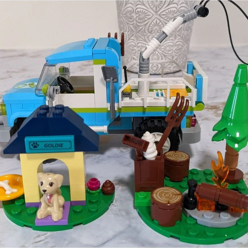 Lego Set Utility Truck, Goldie's house and Campfire Set Cozy Outdoorsy